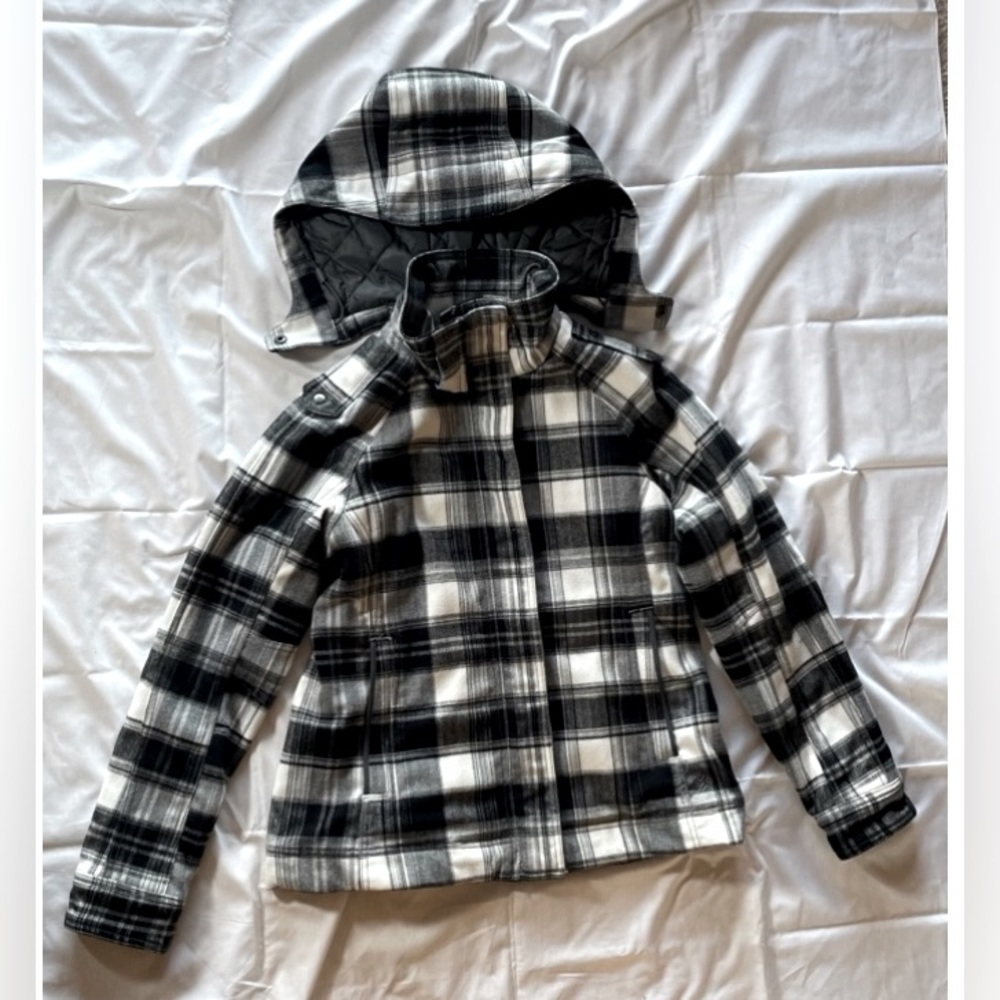 Columbia Women’s Omni Heat Blk/White Plaid Jacket.  Size: M
